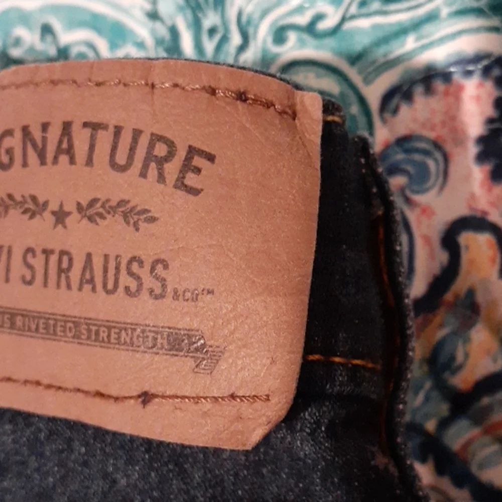LEVIS JEANS SIGNATURE SKINNY 14R HOST PICK 6/26/22. Girls 14 - Picture 2 of 6